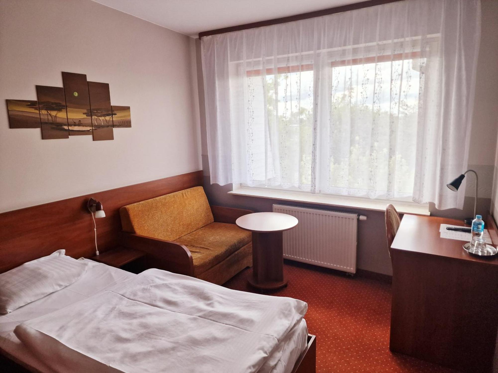 Hotel Podroznik Koszuty Экстерьер фото