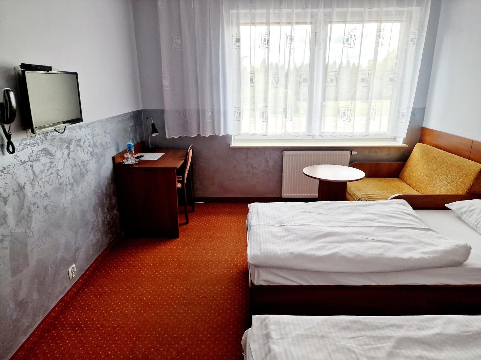 Hotel Podroznik Koszuty Экстерьер фото