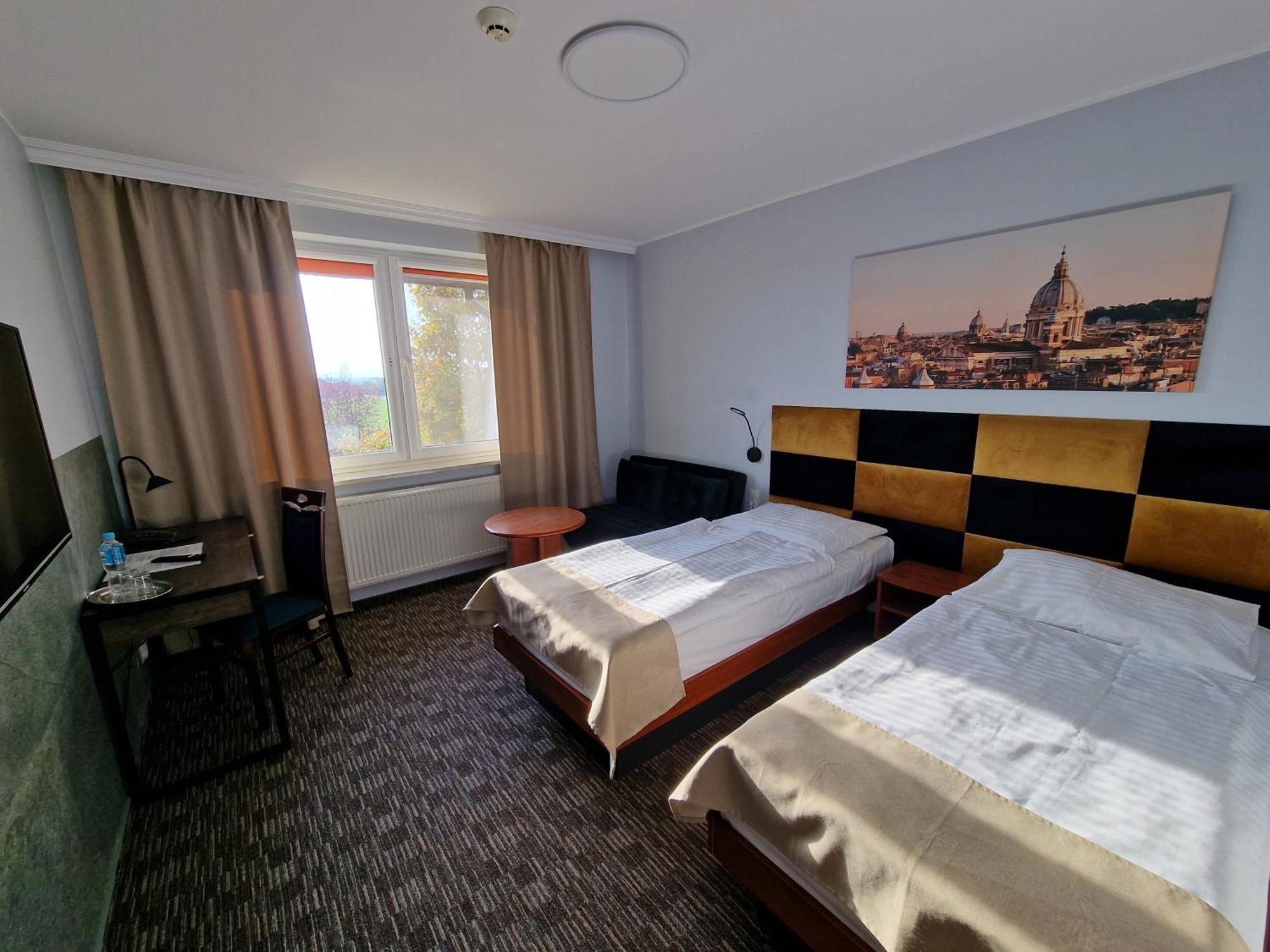 Hotel Podroznik Koszuty Экстерьер фото