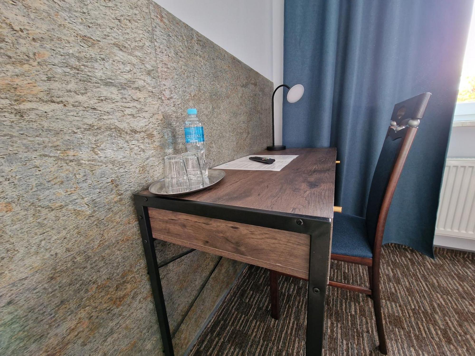 Hotel Podroznik Koszuty Экстерьер фото