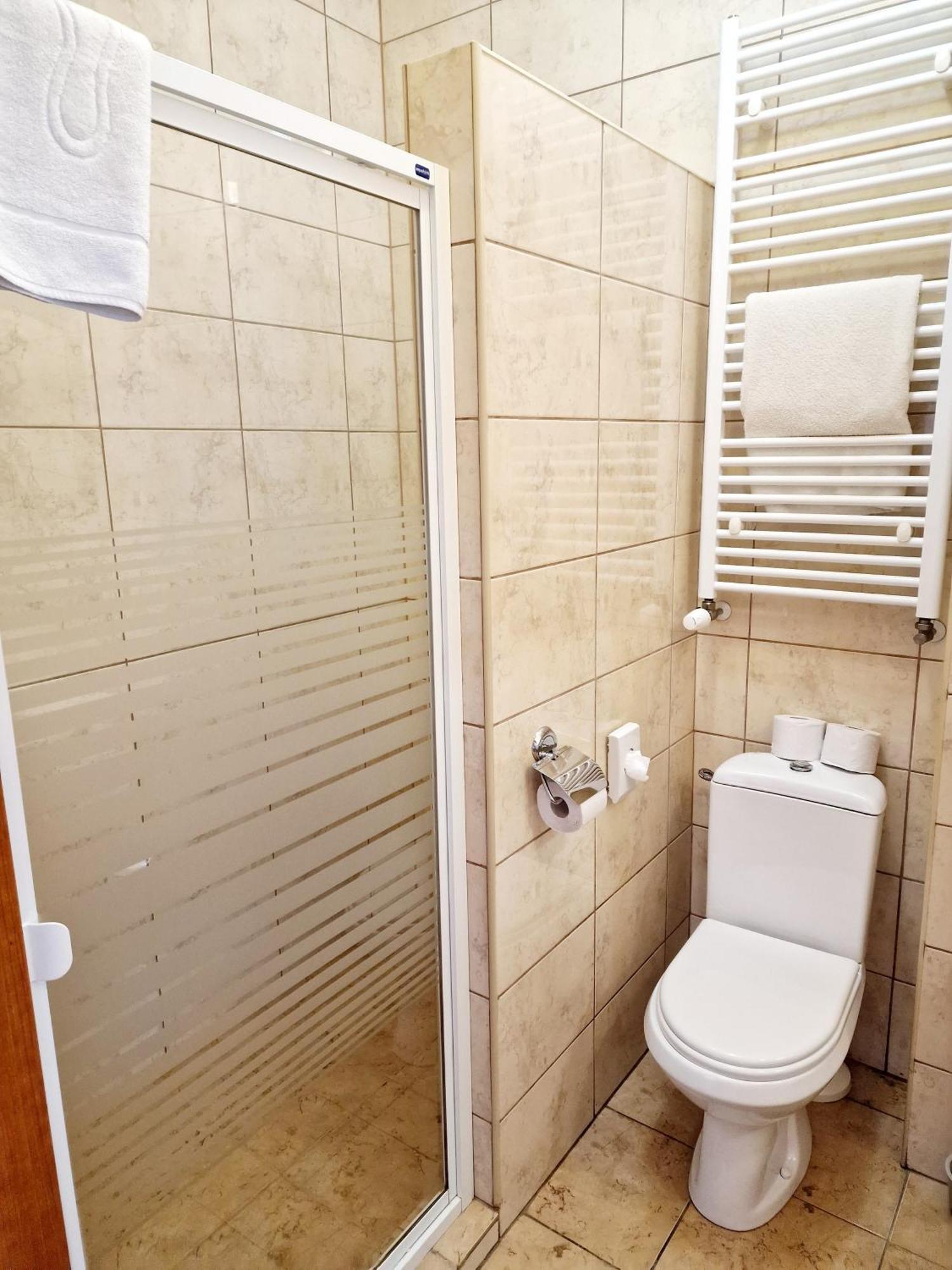 Hotel Podroznik Koszuty Экстерьер фото