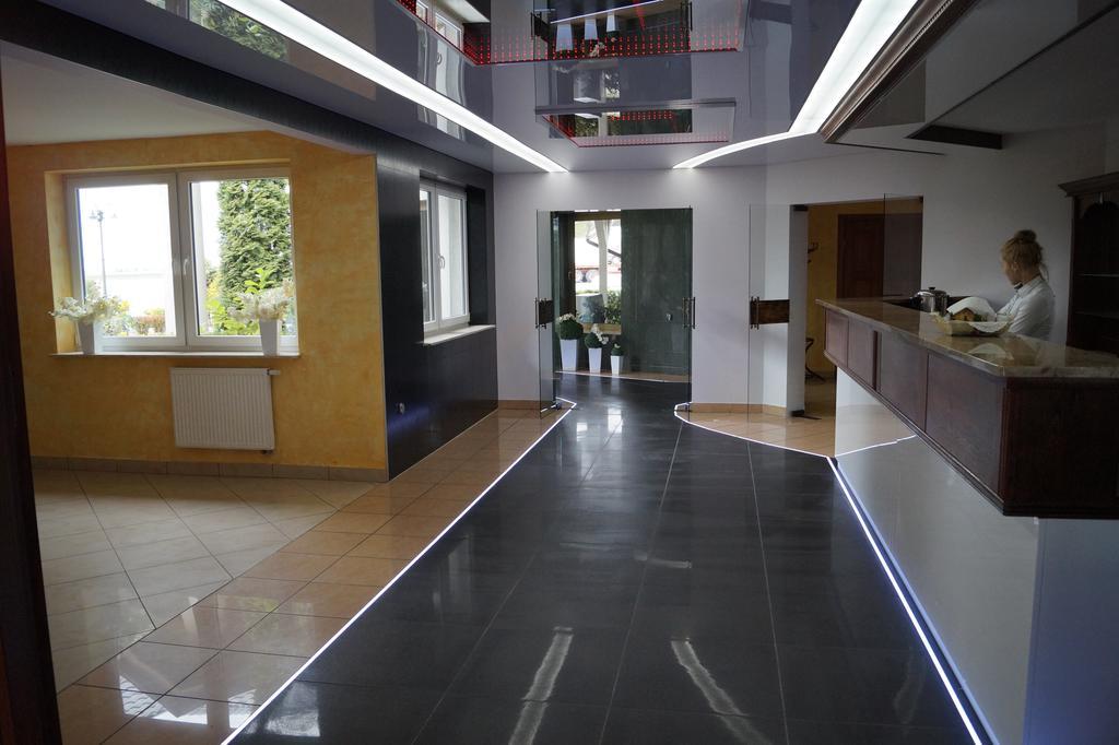 Hotel Podroznik Koszuty Экстерьер фото
